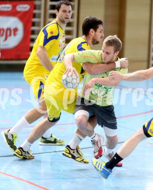 Handball Bundesliga. HC Kaernten gegen UHC Hollabrunn.  markus godec(HCK), Josip Simonic (Hollabrunn). Viktring, am 30.11.2013.
Foto: Kuess
---
pressefotos, pressefotografie, kuess, qs, qspictures, sport, bild, bilder, bilddatenbank