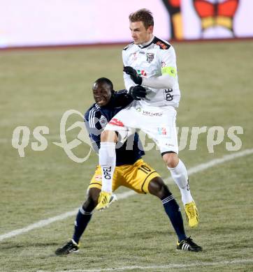 Fussball Bundesliga. RZ Pellets WAC gegen FC Red Bull Salzburg. Michael Sollbauer, (WAC), Sadio Mane (Salzburg). Wolfsberg, 4.12.2013.
Foto: Kuess

---
pressefotos, pressefotografie, kuess, qs, qspictures, sport, bild, bilder, bilddatenbank