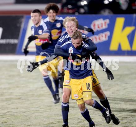 Fussball Bundesliga. RZ Pellets WAC gegen FC Red Bull Salzburg. Torjubel Dusan Svento, Havard Nielsen(Salzburg). Wolfsberg, 4.12.2013.
Foto: Kuess

---
pressefotos, pressefotografie, kuess, qs, qspictures, sport, bild, bilder, bilddatenbank