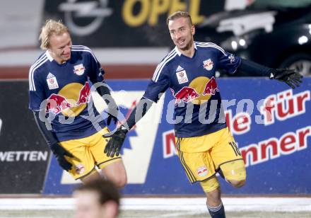 Fussball Bundesliga. RZ Pellets WAC gegen FC Red Bull Salzburg. Torjubel Dusan Svento, Havard Nielsen(Salzburg). Wolfsberg, 4.12.2013.
Foto: Kuess

---
pressefotos, pressefotografie, kuess, qs, qspictures, sport, bild, bilder, bilddatenbank