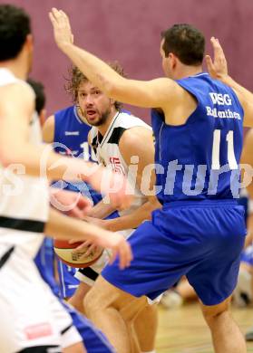 Basketball 2. Bundesliga. ASKOE Villach Raiders gegen WSG Raiffeisen Radenthein. Blaz Lobe (Villach), Lovro Hren (Radenthein). Villach, am 7.12.2013.
Foto: Kuess
---
pressefotos, pressefotografie, kuess, qs, qspictures, sport, bild, bilder, bilddatenbank