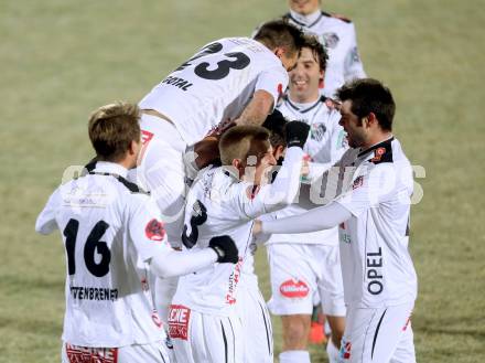 Fussball Bundesliga. RZ Pellets WAC gegen SK Rapid Wien. Torjubel  (WAC). Wolfsberg, 8.12.2013.
Foto: Kuess

---
pressefotos, pressefotografie, kuess, qs, qspictures, sport, bild, bilder, bilddatenbank