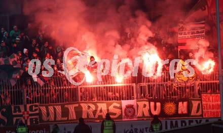 Fussball Bundesliga. RZ Pellets WAC gegen SK Rapid Wien. Fans (Rapid). Wolfsberg, 8.12.2013.
Foto: Kuess

---
pressefotos, pressefotografie, kuess, qs, qspictures, sport, bild, bilder, bilddatenbank