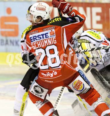 EBEL. Eishockey Bundesliga. KAC gegen Dornbirner Eishockey Club. Martin Schumnig, (KAC), Kevin Montgomery   (Dornbirn). Klagenfurt, am 8.12.2013
Foto: Kuess 

---
pressefotos, pressefotografie, kuess, qs, qspictures, sport, bild, bilder, bilddatenbank