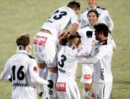 Fussball Bundesliga. RZ Pellets WAC gegen SK Rapid Wien. Torjubel WAC. Wolfsberg, 8.12.2013.
Foto: Kuess

---
pressefotos, pressefotografie, kuess, qs, qspictures, sport, bild, bilder, bilddatenbank