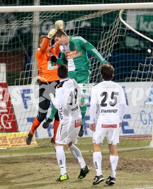 Fussball Bundesliga. RZ Pellets WAC gegen SK Rapid Wien. Christian Dobnik,  (WAC), Marcel Sabitzer (Rapid). Wolfsberg, 8.12.2013.
Foto: Kuess

---
pressefotos, pressefotografie, kuess, qs, qspictures, sport, bild, bilder, bilddatenbank