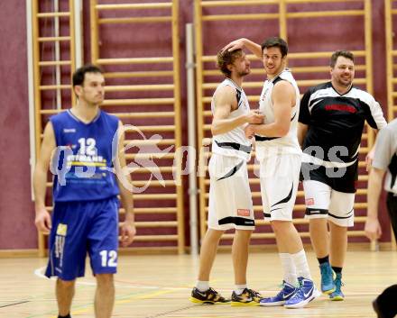 Basketball 2. Bundesliga. ASKOE Villach Raiders gegen WSG Raiffeisen Radenthein.  Jubel Blaz Lobe, Erik Rhinehart (Villach). Villach, am 7.12.2013.
Foto: Kuess
---
pressefotos, pressefotografie, kuess, qs, qspictures, sport, bild, bilder, bilddatenbank