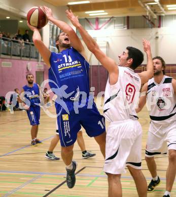 Basketball 2. Bundesliga. ASKOE Villach Raiders gegen WSG Raiffeisen Radenthein. Michael Stoeckelmayr (Villach), Matej Pirija (Radenthein). Villach, am 7.12.2013.
Foto: Kuess
---
pressefotos, pressefotografie, kuess, qs, qspictures, sport, bild, bilder, bilddatenbank