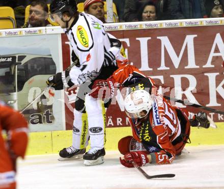 EBEL. Eishockey Bundesliga. KAC gegen Dornbirner Eishockey Club. Paul Schellander, (KAC), Robert Lembacher  (Dornbirn). Klagenfurt, am 8.12.2013
Foto: Kuess 

---
pressefotos, pressefotografie, kuess, qs, qspictures, sport, bild, bilder, bilddatenbank