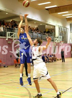 Basketball 2. Bundesliga. ASKOE Villach Raiders gegen WSG Raiffeisen Radenthein. Blaz Lobe (Villach), Daniel Gaberle (Radenthein). Villach, am 7.12.2013.
Foto: Kuess
---
pressefotos, pressefotografie, kuess, qs, qspictures, sport, bild, bilder, bilddatenbank