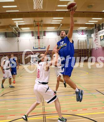 Basketball 2. Bundesliga. ASKOE Villach Raiders gegen WSG Raiffeisen Radenthein. Nino Gross (Villach), Matej Pirija (Radenthein). Villach, am 7.12.2013.
Foto: Kuess
---
pressefotos, pressefotografie, kuess, qs, qspictures, sport, bild, bilder, bilddatenbank