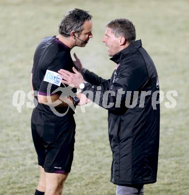 Fussball Bundesliga. RZ Pellets WAC gegen SK Rapid Wien. Trainer Dietmar Kuehbauer, Schiedsrichter Rene Eisner (WAC). Wolfsberg, 8.12.2013.
Foto: Kuess

---
pressefotos, pressefotografie, kuess, qs, qspictures, sport, bild, bilder, bilddatenbank