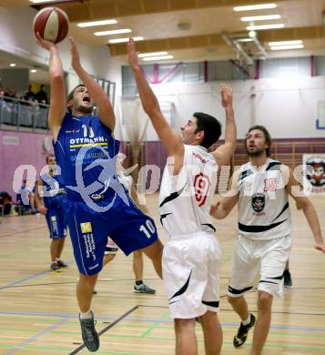 Basketball 2. Bundesliga. ASKOE Villach Raiders gegen WSG Raiffeisen Radenthein. Michael Stoecklmayr (Villach), Matej Pirija (Radenthein). Villach, am 7.12.2013.
Foto: Kuess
---
pressefotos, pressefotografie, kuess, qs, qspictures, sport, bild, bilder, bilddatenbank