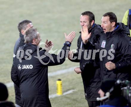 Fussball Bundesliga. RZ Pellets WAC gegen SK Rapid Wien. Jubel Trainer Dietmar Kuehbauer, Co-Trainer Manfred Nastl, Hannes Jochum, Adi Preschern (WAC). Wolfsberg, 8.12.2013.
Foto: Kuess

---
pressefotos, pressefotografie, kuess, qs, qspictures, sport, bild, bilder, bilddatenbank