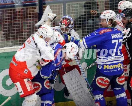 EBEL. Eishockey Bundesliga. EC VSV gegen HCB Suedtirol Bozen. Rauferei Cole Jarrett, John Hughes, (VSV), Alexander Egger, Jaroslav Huebl  (Bozen). Villach, am 10.12.2013.
Foto: Kuess 


---
pressefotos, pressefotografie, kuess, qs, qspictures, sport, bild, bilder, bilddatenbank