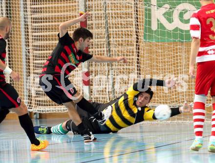 Futsal Bundesliga. Futsal Klagenfurt gegen Stella Rosa Tipp3 Wien. Daniel Sapina (Klagenfurt), Martin Demic (Wien). Klagenfurt, am 7.12.2013.
Foto: Kuess
---
pressefotos, pressefotografie, kuess, qs, qspictures, sport, bild, bilder, bilddatenbank