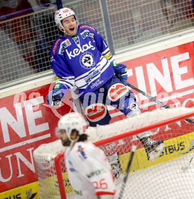 EBEL. Eishockey Bundesliga. EC VSV gegen HCB Suedtirol Bozen. Torjubel Derek Ryan (VSV). Villach, am 10.12.2013.
Foto: Kuess 


---
pressefotos, pressefotografie, kuess, qs, qspictures, sport, bild, bilder, bilddatenbank