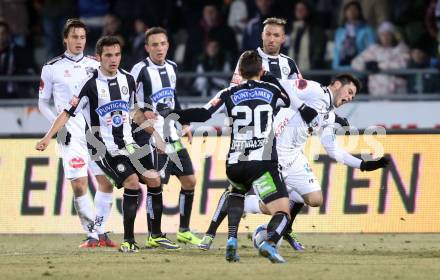 Fussball Bundesliga. RZ Pellets WAC gegen SK Puntigamer Sturm Graz.. Roland Putsche, (WAC), Daniel Offenbacher (Graz). Wolfsberg, 11.12.2013.
Foto: Kuess

---
pressefotos, pressefotografie, kuess, qs, qspictures, sport, bild, bilder, bilddatenbank