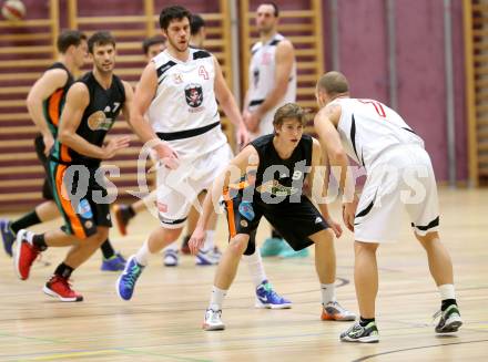 Basketball 2. Bundesliga. ASKOE Villach Raiders gegen Basket Flames WAT Wien. Davor Sattler (Villach),  Roman Jagsch (Wien). Villach, am 14.12.2013.
Foto: Kuess
---
pressefotos, pressefotografie, kuess, qs, qspictures, sport, bild, bilder, bilddatenbank