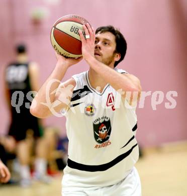 Basketball 2. Bundesliga. ASKOE Villach Raiders gegen Basket Flames WAT Wien. Erik Rhinehart (Villach). Villach, am 14.12.2013.
Foto: Kuess
---
pressefotos, pressefotografie, kuess, qs, qspictures, sport, bild, bilder, bilddatenbank