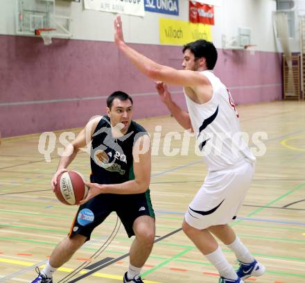 Basketball 2. Bundesliga. ASKOE Villach Raiders gegen Basket Flames WAT Wien. Erik rhinehart (Villach), Vladimir Gavranic (Wien). Villach, am 14.12.2013.
Foto: Kuess
---
pressefotos, pressefotografie, kuess, qs, qspictures, sport, bild, bilder, bilddatenbank