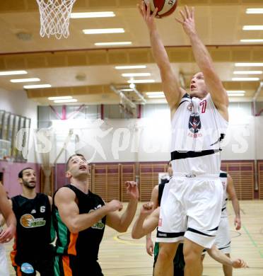 Basketball 2. Bundesliga. ASKOE Villach Raiders gegen Basket Flames WAT Wien.  Michael Stoeckelmayer (Villach), Ivo Kaloyanov, (Wien). Villach, am 14.12.2013.
Foto: Kuess
---
pressefotos, pressefotografie, kuess, qs, qspictures, sport, bild, bilder, bilddatenbank