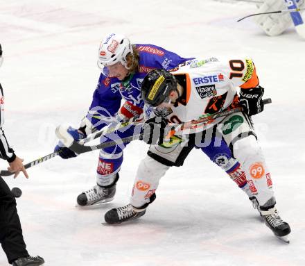 EBEL. Eishockey Bundesliga. EC VSV gegen Moser Medical Graz 99ers.  Michael Forney, (VSV), Zintis-Nauris Zusevics (Graz). Villach, am 15.12.2013.
Foto: Kuess 


---
pressefotos, pressefotografie, kuess, qs, qspictures, sport, bild, bilder, bilddatenbank