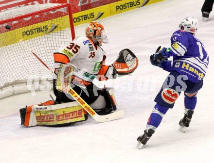 EBEL. Eishockey Bundesliga. EC VSV gegen Moser Medical Graz 99ers.  Derek Ryan, (VSV), Danny Sabourin  (Graz).. Villach, am 15.12.2013.
Foto: Kuess 


---
pressefotos, pressefotografie, kuess, qs, qspictures, sport, bild, bilder, bilddatenbank