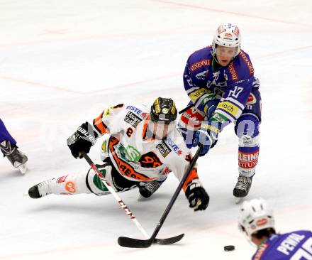 EBEL. Eishockey Bundesliga. EC VSV gegen Moser Medical Graz 99ers.  Brunner Nico, (VSV), Roland Kaspitz (Graz). Villach, am 15.12.2013.
Foto: Kuess 


---
pressefotos, pressefotografie, kuess, qs, qspictures, sport, bild, bilder, bilddatenbank