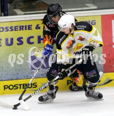 Eishockey Kaerntner Liga, Division I. Create Sports Carinthian Team gegen EC SV Spittal. Martin Leitner, (Carinthian Team),  Daniel Moser (Spittal). Villach, am 14.12.2013.
Foto: Kuess
---
pressefotos, pressefotografie, kuess, qs, qspictures, sport, bild, bilder, bilddatenbank