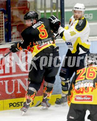 Eishockey Kaerntner Liga, Division I. Create Sports Carinthian Team gegen EC SV Spittal. Patrick Albl,  (Carinthian Team), Marco Moser (Spittal). Villach, am 14.12.2013.
Foto: Kuess
---
pressefotos, pressefotografie, kuess, qs, qspictures, sport, bild, bilder, bilddatenbank