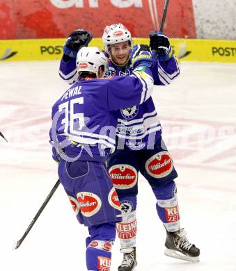 EBEL. Eishockey Bundesliga. EC VSV gegen Moser Medical Graz 99ers.  Torjubel Marco Pewal, Derek Ryan (VSV). Villach, am 15.12.2013.
Foto: Kuess 


---
pressefotos, pressefotografie, kuess, qs, qspictures, sport, bild, bilder, bilddatenbank