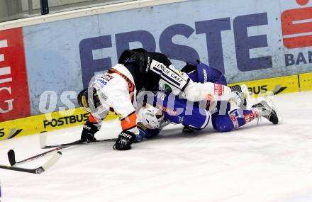 EBEL. Eishockey Bundesliga. EC VSV gegen Moser Medical Graz 99ers.  Stefan Bacher, (VSV), Roland Kaspitz (Graz). Villach, am 15.12.2013.
Foto: Kuess 


---
pressefotos, pressefotografie, kuess, qs, qspictures, sport, bild, bilder, bilddatenbank