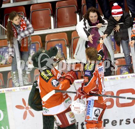 EBEL. Eishockey Bundesliga. KAC gegen HDD TELEMACH Olimpija Ljubljana.  Tyler Scofield, Fans (KAC). Klagenfurt, am 17.12.2013
Foto: Kuess 

---
pressefotos, pressefotografie, kuess, qs, qspictures, sport, bild, bilder, bilddatenbank