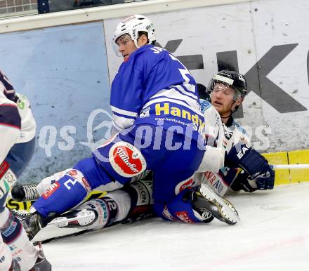 EBEL. Eishockey Bundesliga. EC VSV gegen SAPA Fehervar AV19.  Cole Jarrett, (VSV), Andras Benk (Alba Volan). Villach, am 17.12.2013.
Foto: Kuess 


---
pressefotos, pressefotografie, kuess, qs, qspictures, sport, bild, bilder, bilddatenbank