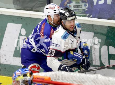 EBEL. Eishockey Bundesliga. EC VSV gegen SAPA Fehervar AV19. Gerhard Unterluggauer,  (VSV), Arpad Mihaly (Alba Volan). Villach, am 17.12.2013.
Foto: Kuess 


---
pressefotos, pressefotografie, kuess, qs, qspictures, sport, bild, bilder, bilddatenbank