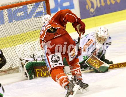 EBEL. Eishockey Bundesliga. KAC gegen HDD TELEMACH Olimpija Ljubljana.  John Lammers, (KAC), Jerry Kuhn  (Laibach). Klagenfurt, am 17.12.2013
Foto: Kuess 

---
pressefotos, pressefotografie, kuess, qs, qspictures, sport, bild, bilder, bilddatenbank