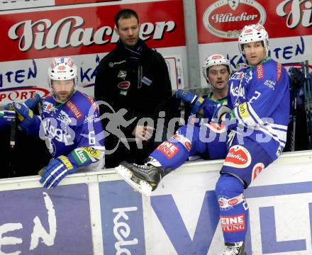 EBEL. Eishockey Bundesliga. EC VSV gegen SAPA Fehervar AV19. Gerhard Unterluggauer, Co-Trainer Marc Brown, Klemen Pretnar, Cole Jarrett (VSV). Villach, am 17.12.2013.
Foto: Kuess 


---
pressefotos, pressefotografie, kuess, qs, qspictures, sport, bild, bilder, bilddatenbank