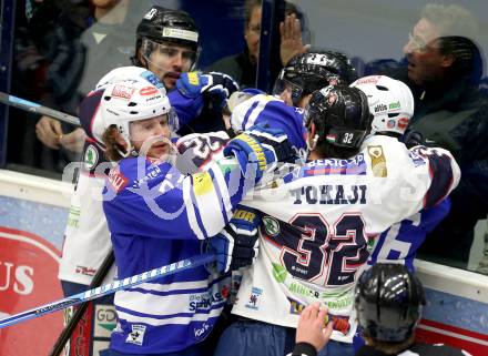 EBEL. Eishockey Bundesliga. EC VSV gegen SAPA Fehervar AV19. John Hughes, (VSV),Viktor Tokaji   (Alba Volan). Villach, am 17.12.2013.
Foto: Kuess 


---
pressefotos, pressefotografie, kuess, qs, qspictures, sport, bild, bilder, bilddatenbank