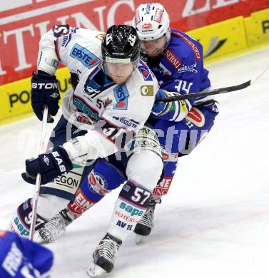 EBEL. Eishockey Bundesliga. EC VSV gegen SAPA Fehervar AV19. Markus Peintner,  (VSV), Attila Orban (Alba Volan). Villach, am 17.12.2013.
Foto: Kuess 


---
pressefotos, pressefotografie, kuess, qs, qspictures, sport, bild, bilder, bilddatenbank