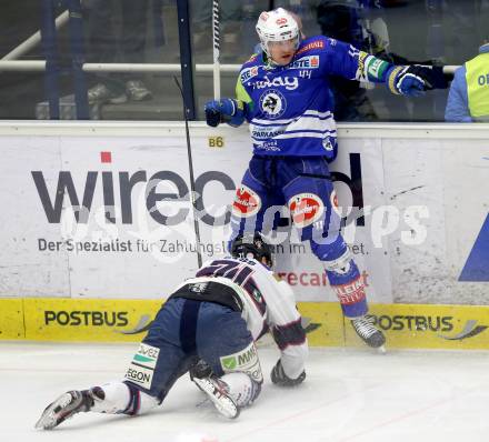 EBEL. Eishockey Bundesliga. EC VSV gegen SAPA Fehervar AV19. Curtis Fraser, (VSV), Daniel Kiss  (Alba Volan). Villach, am 17.12.2013.
Foto: Kuess 


---
pressefotos, pressefotografie, kuess, qs, qspictures, sport, bild, bilder, bilddatenbank