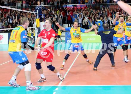 Volleyball Champions League. SK Posijilnica Aich/Dob gegen Novosibirsk. Jubel (Aich/Dob). Klagenfurt, am 18.12.2013.
Foto: Kuess
---
pressefotos, pressefotografie, kuess, qs, qspictures, sport, bild, bilder, bilddatenbank