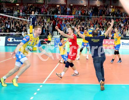 Volleyball Champions League. SK Posijilnica Aich/Dob gegen Novosibirsk. Jubel (Aich/Dob). Klagenfurt, am 18.12.2013.
Foto: Kuess
---
pressefotos, pressefotografie, kuess, qs, qspictures, sport, bild, bilder, bilddatenbank