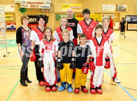 Kickboxen. Kickbox Nachwuchs des WKC Velden mit Gerald Zimmermann und Patrizia Pulling. Velden, 15.12.2013.
Foto: Kuess
---
pressefotos, pressefotografie, kuess, qs, qspictures, sport, bild, bilder, bilddatenbank