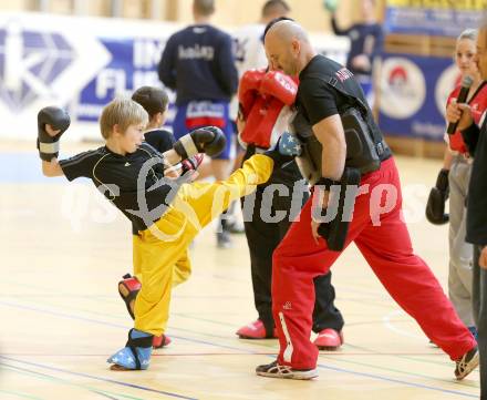 Kickboxen. Schaukampf des Nachwuchses des WKC Velden mit Gerald Zimmermann. Velden, 15.2.2013.
Foto: Kuess 
---
pressefotos, pressefotografie, kuess, qs, qspictures, sport, bild, bilder, bilddatenbank