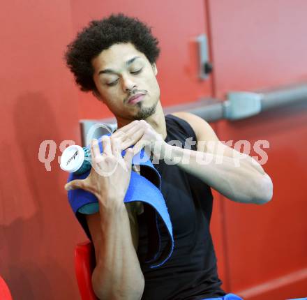 Volleyball Champions League. SK Posijilnica Aich/Dob gegen Novosibirsk. Valdir de Sousa Sequeira (Aich/Dob). Klagenfurt, am 18.12.2013.
Foto: Kuess
---
pressefotos, pressefotografie, kuess, qs, qspictures, sport, bild, bilder, bilddatenbank