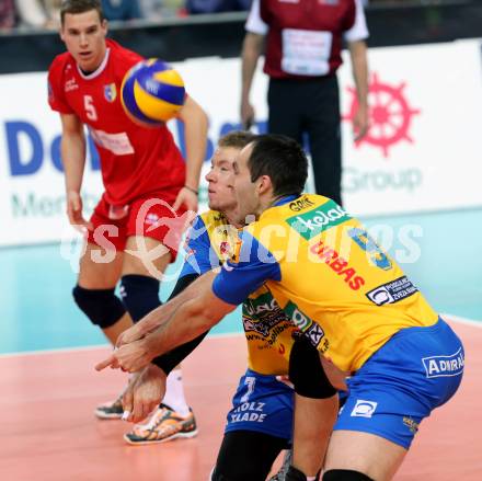 Volleyball Champions League. SK Posijilnica Aich/Dob gegen Novosibirsk. Andrej Grut, Stanislaw Wawrzynczyk (Aich/Dob). Klagenfurt, am 18.12.2013.
Foto: Kuess
---
pressefotos, pressefotografie, kuess, qs, qspictures, sport, bild, bilder, bilddatenbank