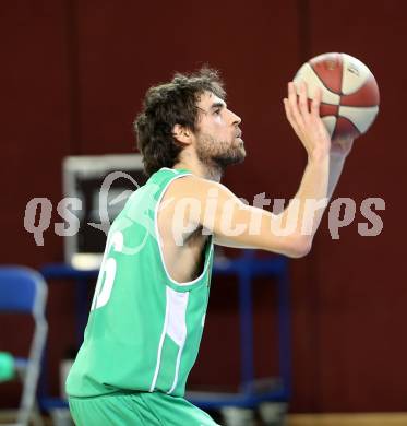 Basketball 2. Bundesliga. KOS Klagenfurt/Celovec gegen Dornbirn Lions.  Mario Tobar Ruiz (Dornbirn). Klagenfurt, am 21.12.2013.
Foto: Kuess
---
pressefotos, pressefotografie, kuess, qs, qspictures, sport, bild, bilder, bilddatenbank