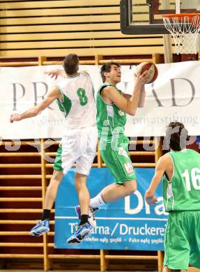 Basketball 2. Bundesliga. KOS Klagenfurt/Celovec gegen Dornbirn Lions.  Ales Primc (KOS), Ivica Dodig (Dornbirn). Klagenfurt, am 21.12.2013.
Foto: Kuess
---
pressefotos, pressefotografie, kuess, qs, qspictures, sport, bild, bilder, bilddatenbank