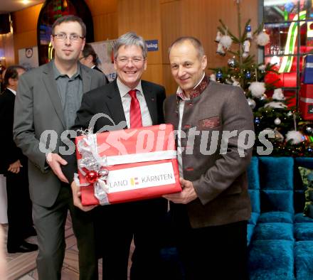 Sportgala. Ehrung Sportler des Jahres. Landeshauptmann Peter Kaiser, Werner Mueller mit Mechaniker. Velden, 23.12.2013.
Foto: Kuess 
---
pressefotos, pressefotografie, kuess, qs, qspictures, sport, bild, bilder, bilddatenbank